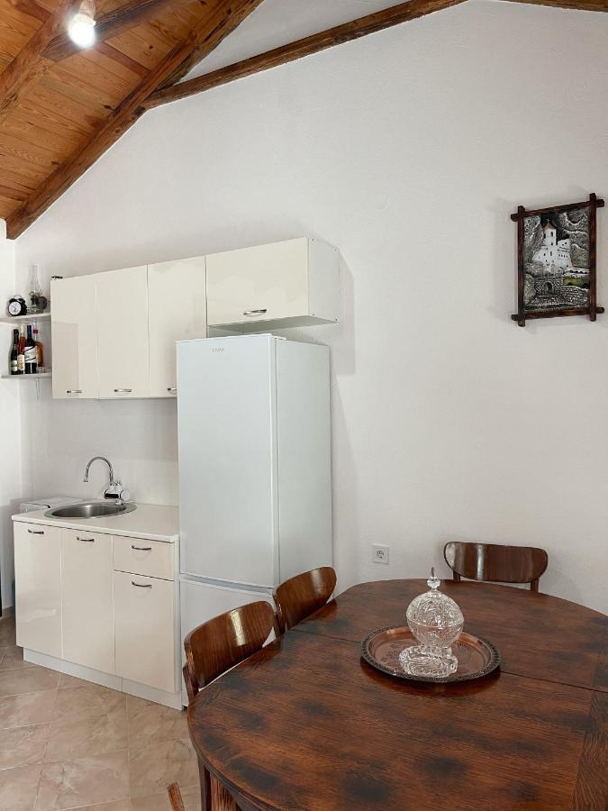Lakeview Apartments Jolicic เวียร์ปาซาร์ ภายนอก รูปภาพ
