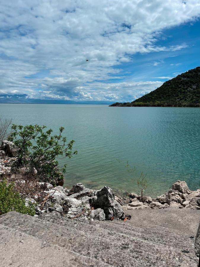 Lakeview Apartments Jolicic เวียร์ปาซาร์ ภายนอก รูปภาพ