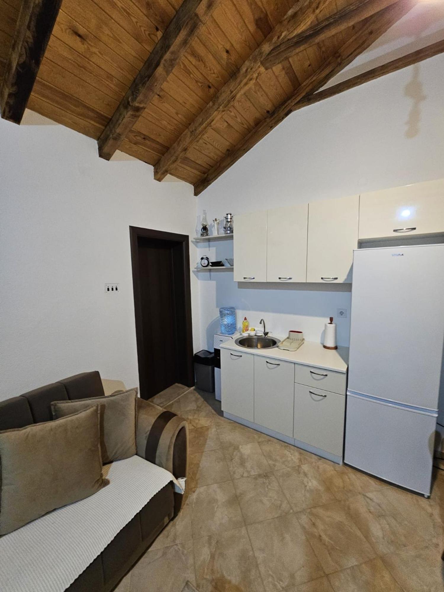 Lakeview Apartments Jolicic เวียร์ปาซาร์ ภายนอก รูปภาพ